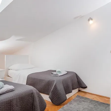 Apartment Maslina Split